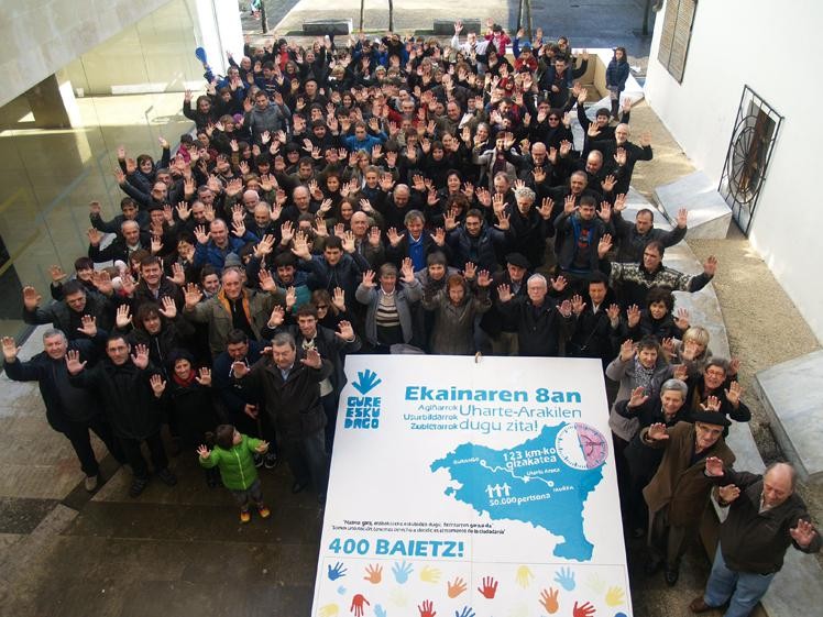 Gure Esku Dagok deituriko bilera irekia, 19:00etan Potxoenean