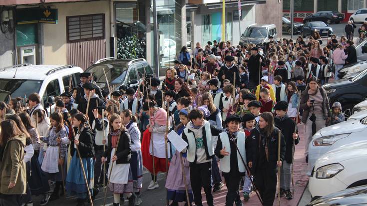 Askotariko aldarridun koplak plazaratu dituzte Udarregi ikastolako LH-koek