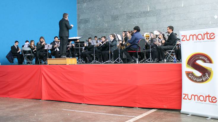 Datorrena, Soinurbili eskainitako musika astea