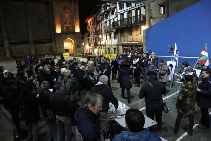 2019an euskal presoak etxeratzeko desioarekin agurtu dute urtea frontoian