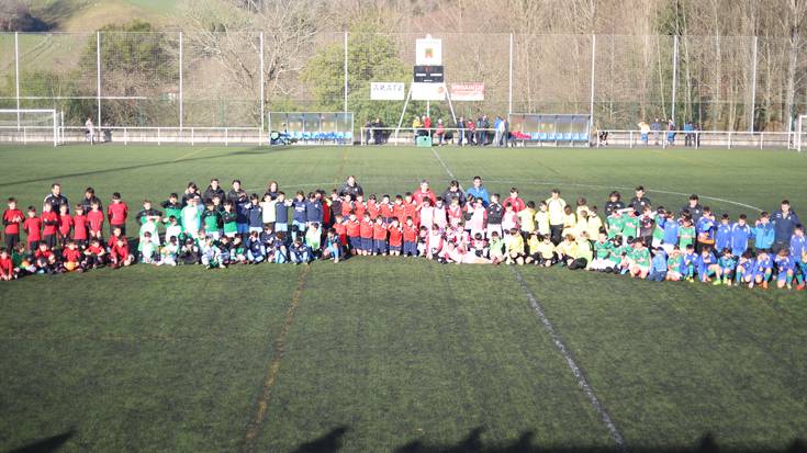 Hainbat gaztetxo bildu ditu Usurbil FTren gabonetako futbol txapelketak