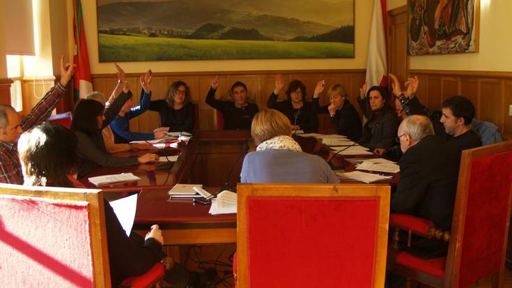 Altsasuko gertaeretan inputaturiko gazteak Iruñean epaitzea eskatu du Udalak