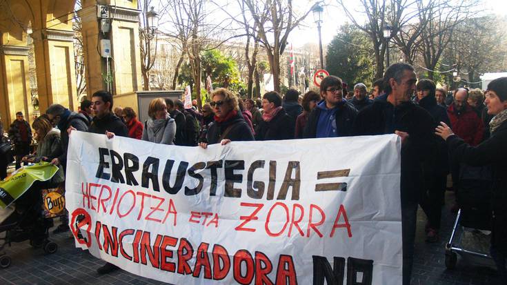 Erraustegiak ekarriko duen zorpetzeari buruzko kezka udaletara helarazi dute