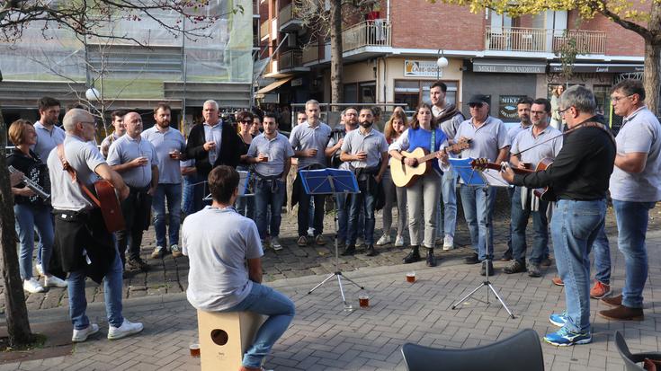 Zuberoako ahots eta doinu ederrak biran, "Oilarrak" taldekoen eskutik