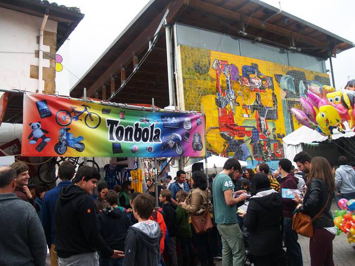 Sari potoloak, #Kilometroak15-en alde ospatuko den tonbolan
