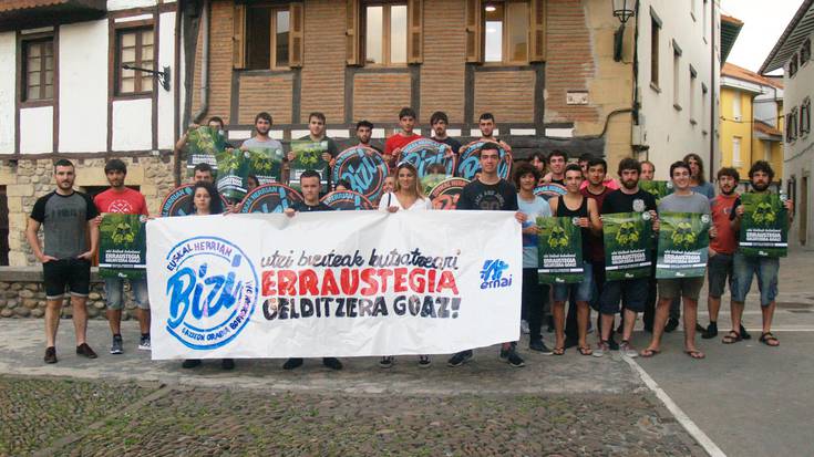 Ernaik erraustegia geratzeko manifestatzera deitu du gazteria ostegunean Lasarten