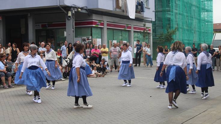 Orbeldiren "Bihotz dantza begietan" ikuskizuna urtea agurtzeko