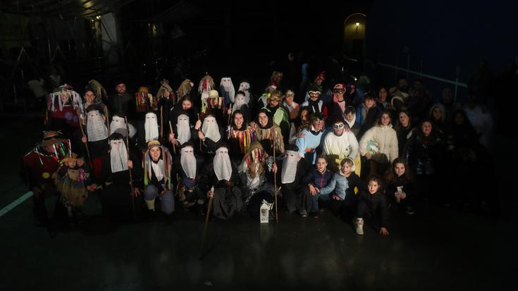 Eguraldiagatik erdizka bai, baina gogotsu ospatu dituzte herri inauteriak