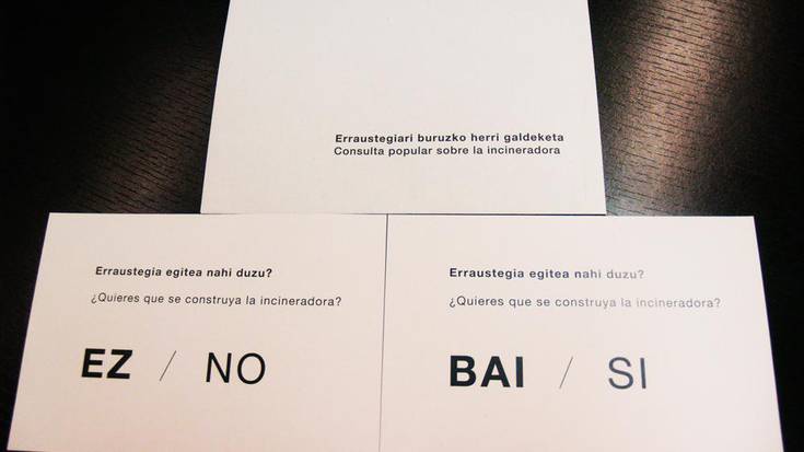 Bi boto-paper aukeran, erraustegiari buruzko herri galdeketan