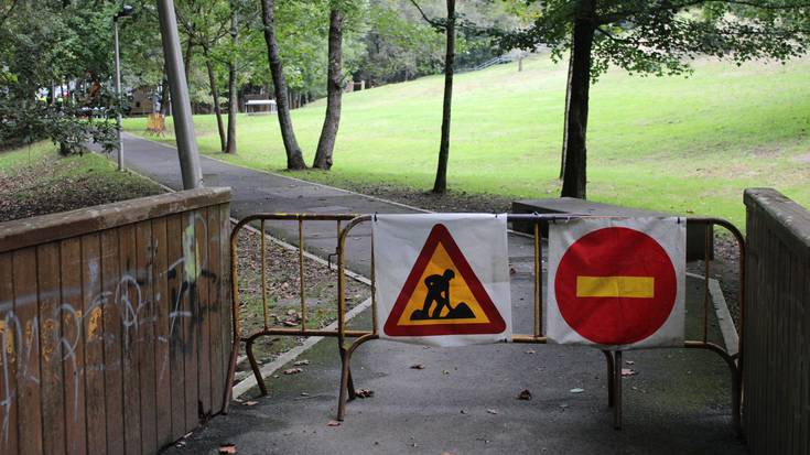 Errekatxikin matxuratutako ur zikinen hodia konpontzen hasi dira