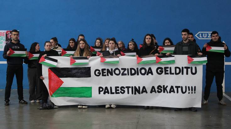 Bi orduko mobilizazioa egin dute, Palestinako genozidioa geldiarazteko