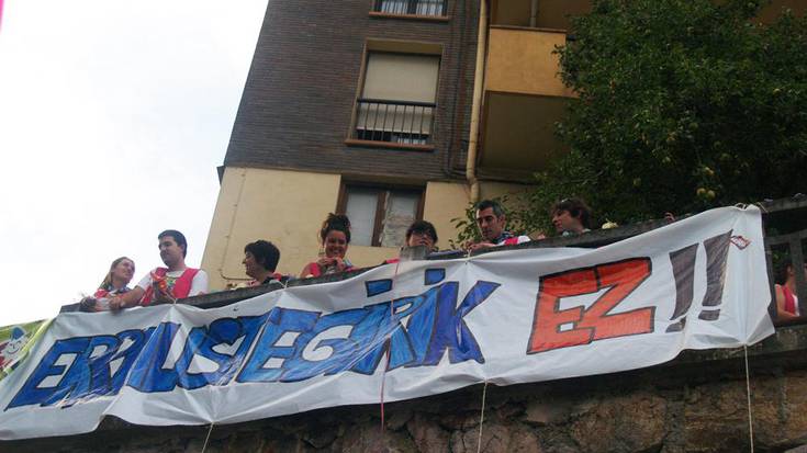 10 urteotako bidelagunen omenez
