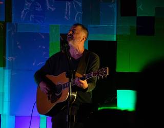 Eñaut Elorrietak Aginagako Eliza Zaharrean eskainitako kontzertua iruditan