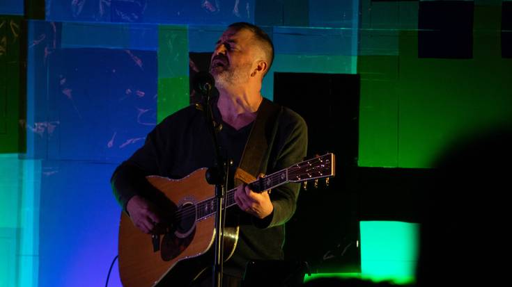 Eñaut Elorrietak Aginagako Eliza Zaharrean eskainitako kontzertua iruditan