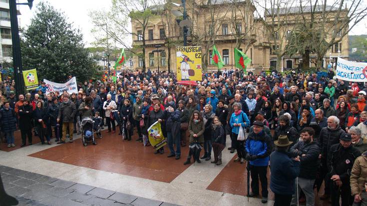 Alternatiba udalerri guztietara zabaltzeko eskatuz amaitu dute, erraustegiaren aurkako manifestazioa