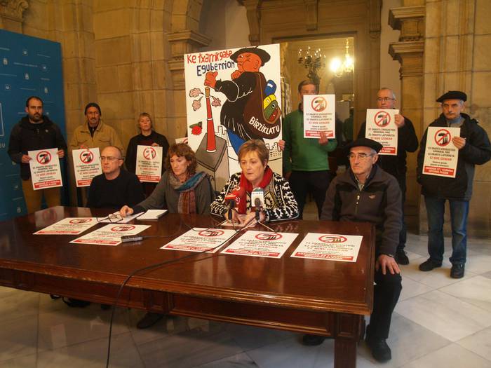 Erraustegiaren lizitazioaren aurkako mobilizazioa asteartean, Donostiako Gipuzkoa plazan