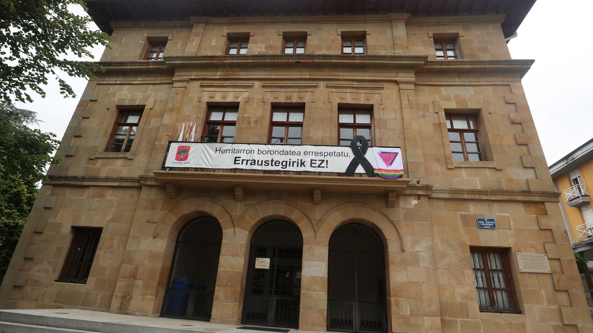 Aparejadore eta zerbitzu eta mantenu saileko lanposturako lehiaketa berezia deitu du berriz Udalak