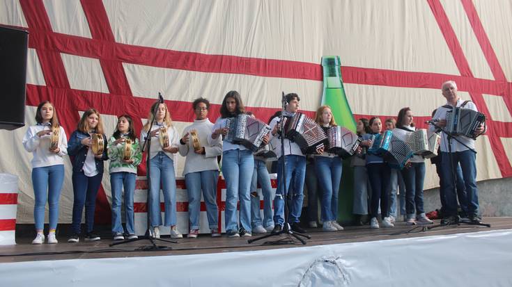 Zumarteko musikari belaunaldi berria, sagardoaren plaza girotzen