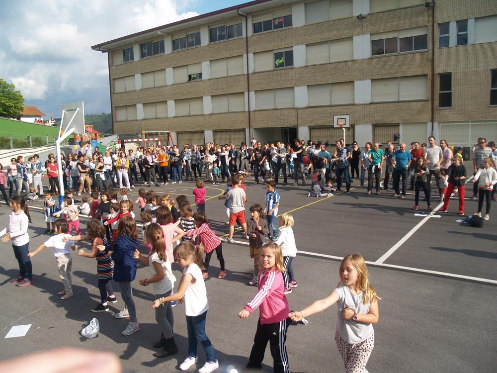 Irailaren 12an denok batera "Lotzen GaTTunk" abesteko azken entseguak, datorren astean