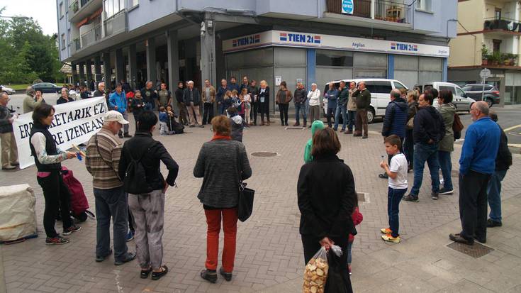 Protesta zaratatsua egin da bigarren ostiralez jarraian, erraustegiaren aurka