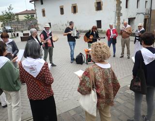 Oraingoan igandearekin girotu dute kantuz herria