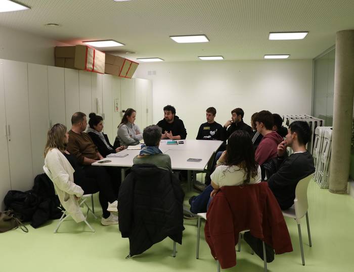 Martxoaren 17ko greba orokorrera begira lehen batzarra egin dute Potxoenean