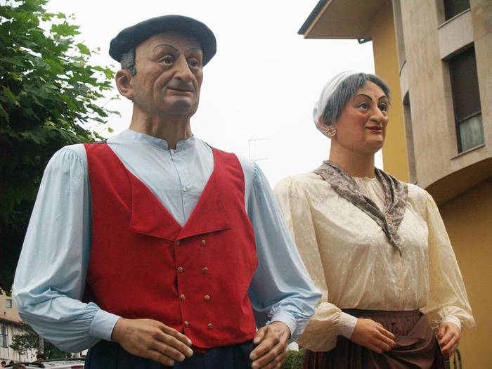 Ipuin kontaketa, konpartsaren kalejira, postuak... eskaintza oparoarekin dator San Tomas Azoka