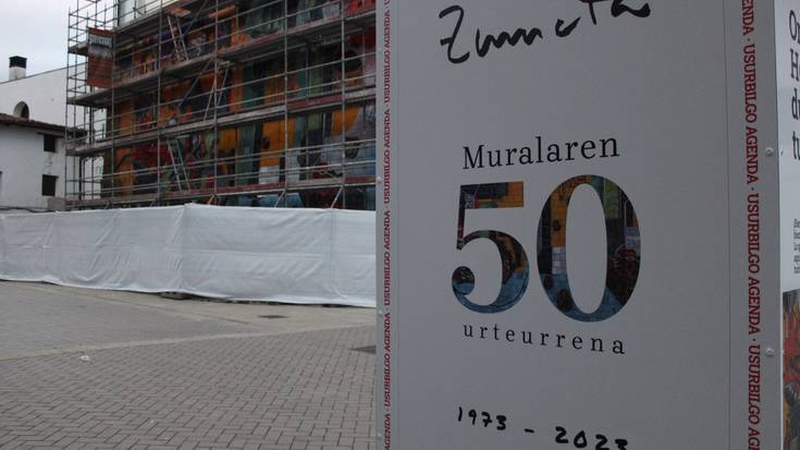 Zumetaren muralaren aurrealdea, 50. urtemugari lotutako ekimenen aurkezpenerako prest