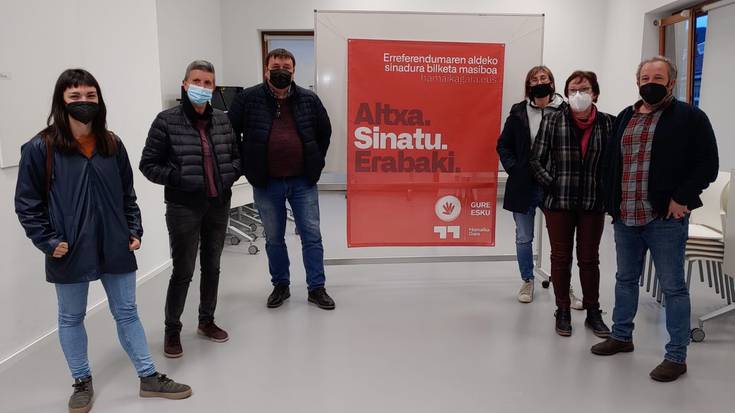 Gure Esku frontoian izango da larunbat eguerdian, sinadurak batzen