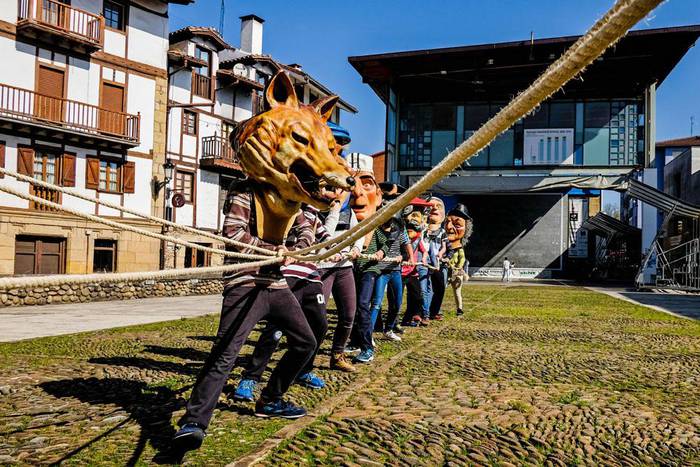 #Kilometroak15-en bideoklipa ezagutzeko aukera bikoitza, 19:00etan eta 20:00etan Sutegin