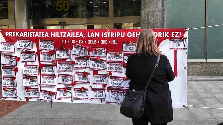 Eskualdean jazotako lan-istripuetan izan diren bi langileren heriotza salatzeko elkarretaratzea ostiralean