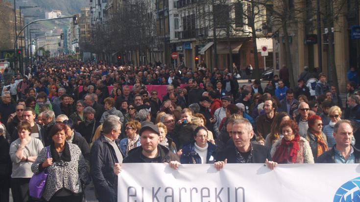 Gipuzkoar ezagunen atxikimendu zerrenda luzeak babestu du GuraSOSen manifestazioa