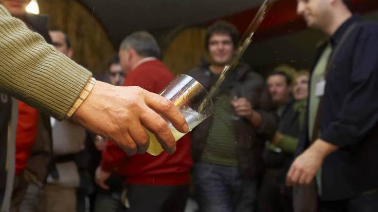 Txotx bolada berriaren abiapuntuan, Aginaga, Usurbil eta Zubietako sagardotegiak
