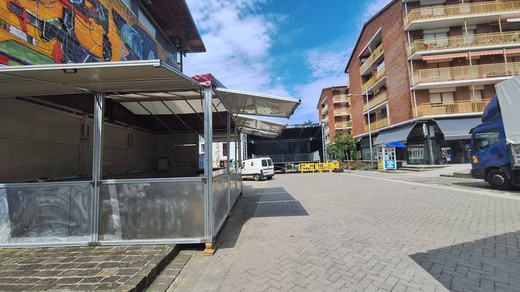 Gazte egitarau oparoa, eraikitzen ari diren txosnagunean