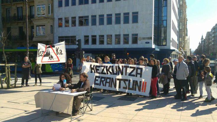 Erraustegiaz duten kezka adieraztea debekatu dio Hezkuntza Ordezkaritzak Landaberri Ikastolari