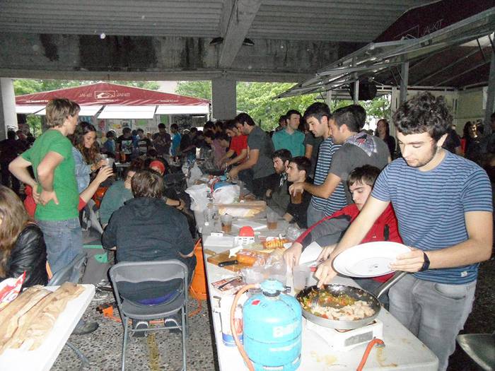 Poteo elegantea eta paellada txosnetan