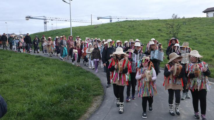 Urde eta bueltan datozen pertsonaiak