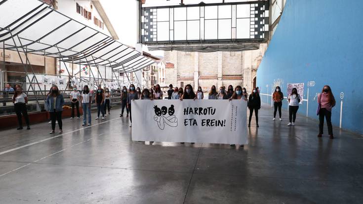 Kafe Tertuliako neskak*, Azaroaren 25ari begira: "Anima zaitez herria feminismoz bustitzera"