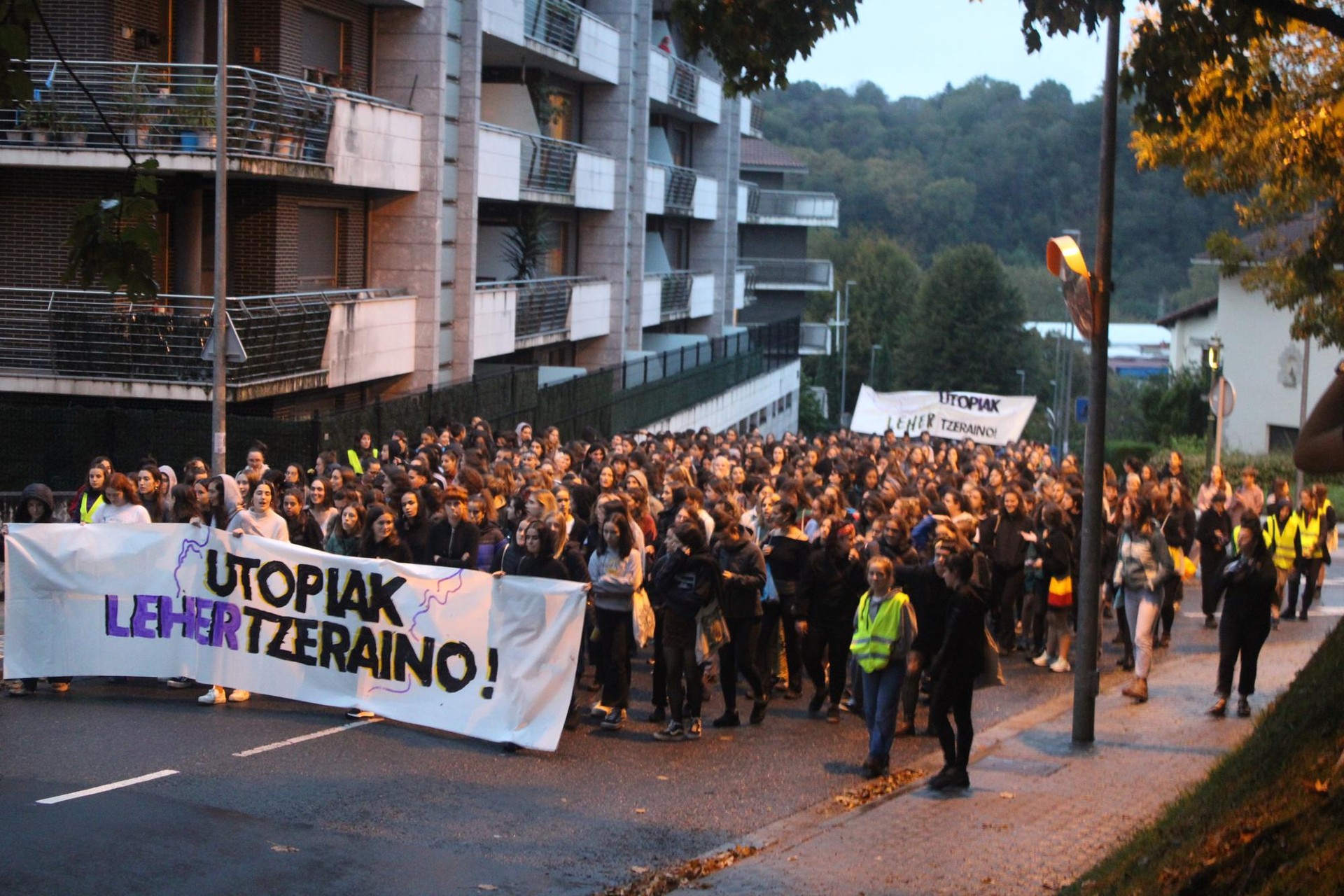 Baterajotzera begirako girotzea gaur, Buruntzaldeako gazte feministen eskutik