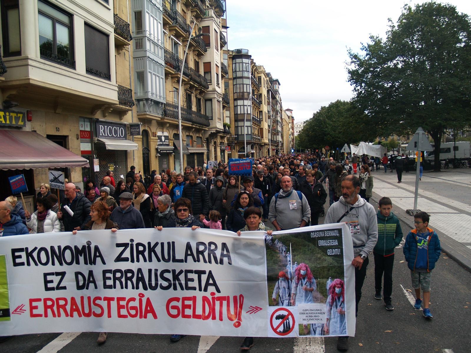 Errausketaren Aurkako Mugimenduko Usurbilgo kideek, Lasarteko larunbateko manifestaziora joateko deia egin dute