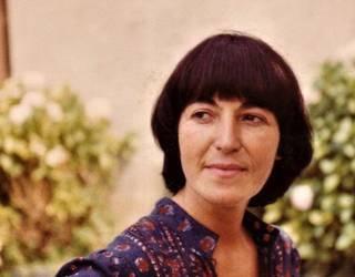 "Historia berridatzi egin behar da"