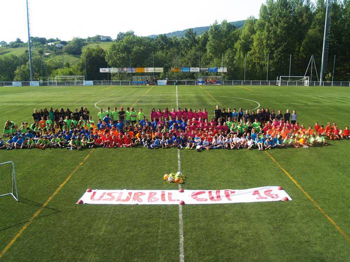 Jokalariak behar ditu Usurbil F.T.-k, nesken eta kadete mutilen futbol taldeak osatzeko