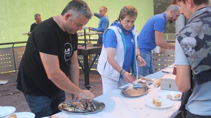 Sardina eta sagardo dastaketa ederra Aginagan, aste berriari sabela poztuta ekiteko