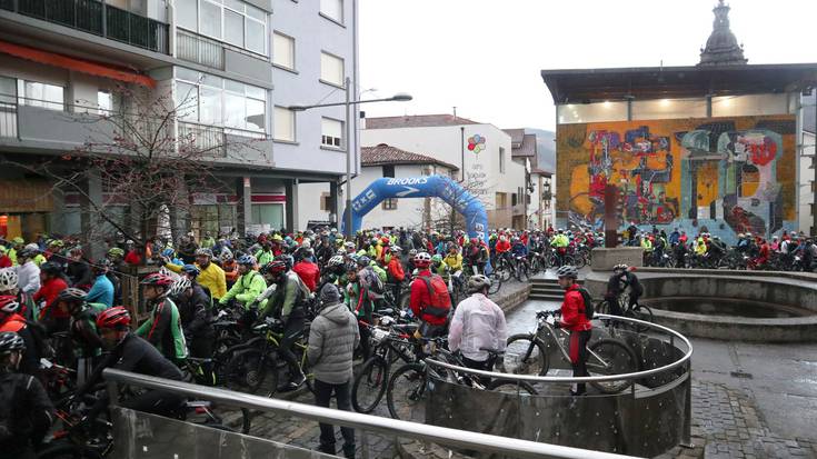 Negu giro ezin erakargarriagoa, Irisasi BTT Hotzak Akabatzen probako ehunka partaideentzat