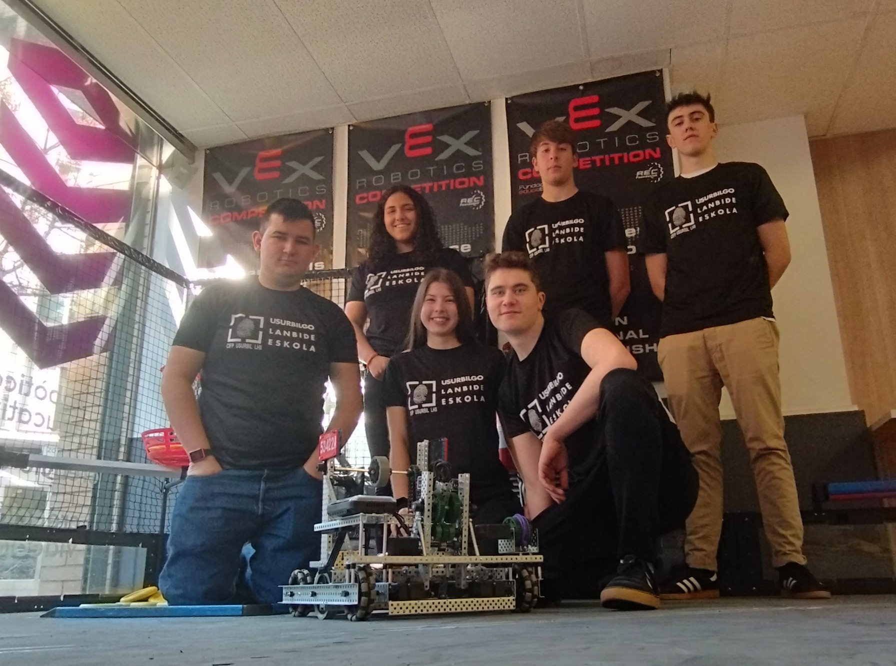 Usurbilgo Lanbide Eskolako ikasleak VEX Robotics Competitionen asteburuan