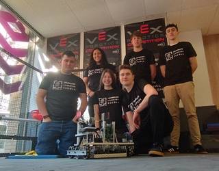 Usurbilgo Lanbide Eskolako ikasleak VEX Robotics Competitionen asteburuan
