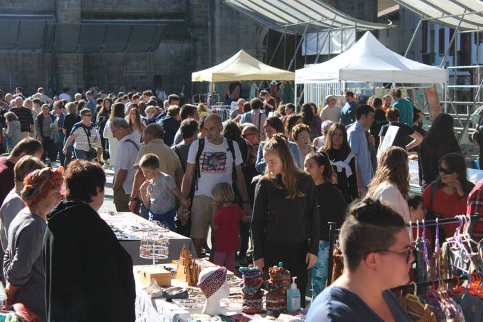 27. Artisau Azokara joateko gonbita egin du Aitzaga Elkarteak