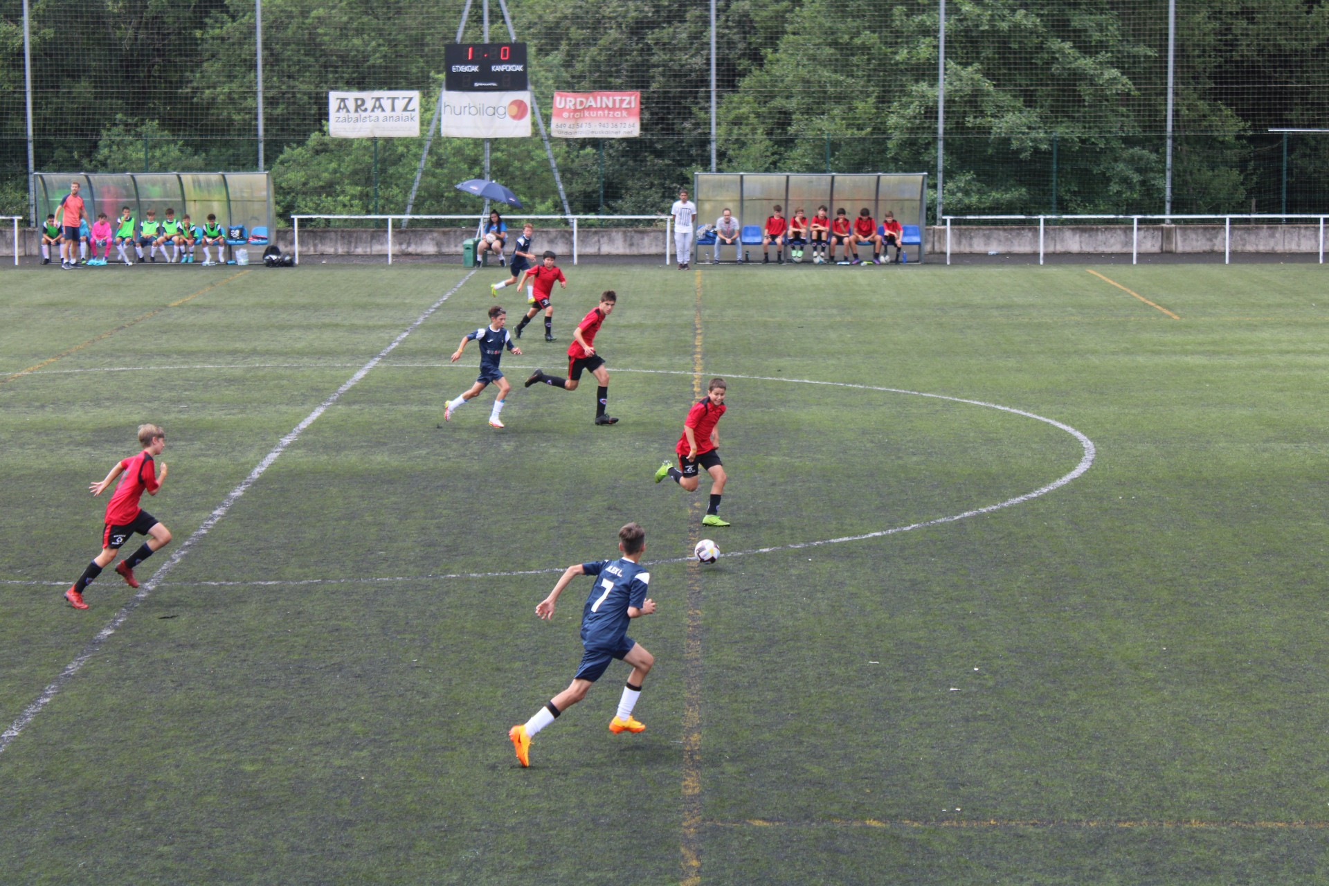 Pilota, eskubaloia eta futbola, asteburuko kirol agendan