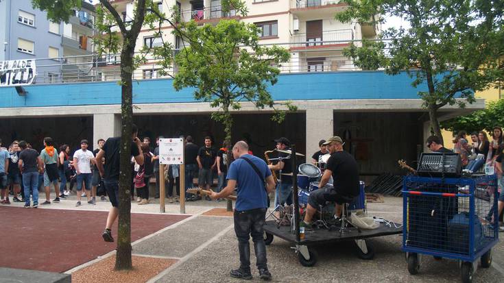 Bolatokian aurkitu dute aterpea, Gazte Eguneko bazkarikoek