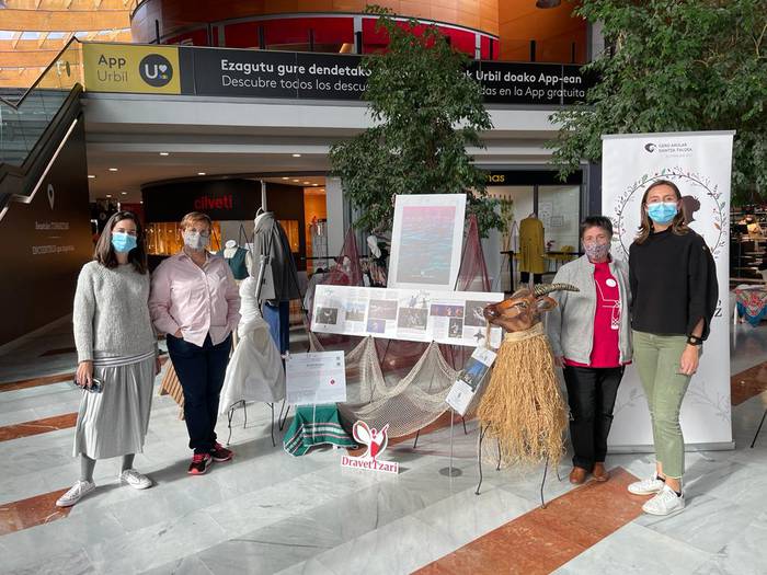 DravetTzari erakusketa ikusgai Urbilen